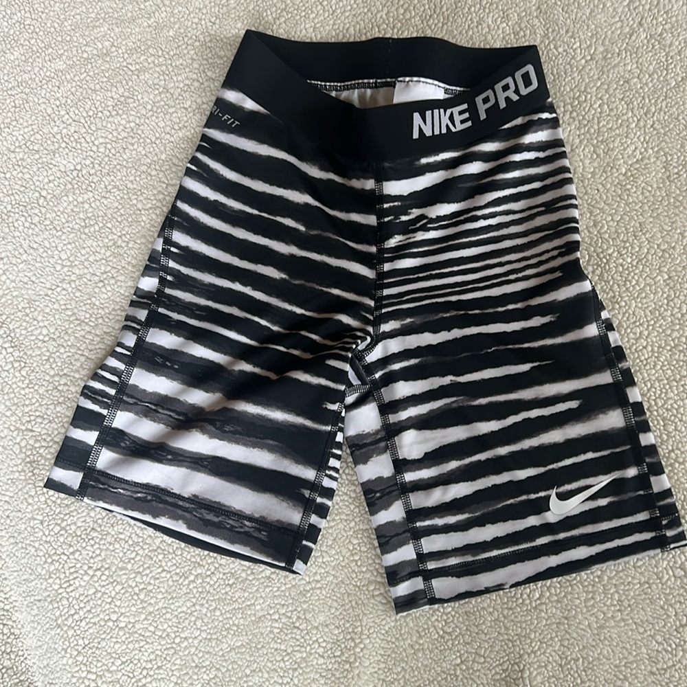 Nike Pro shorts women’s XS